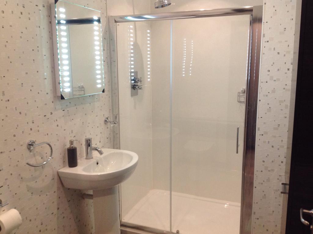 Rooms @ Number Six أوكهام الغرفة الصورة